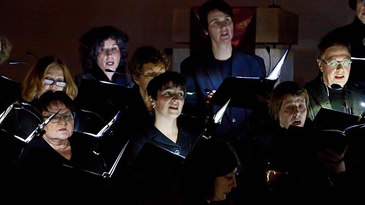 Die "Kleine Kantorey" und der Projektchor "Vox nova" beeindruckten bei ihrem gemeinsamen Auftritt in der Coburger Johanneskirche. Foto: Jochen Berger