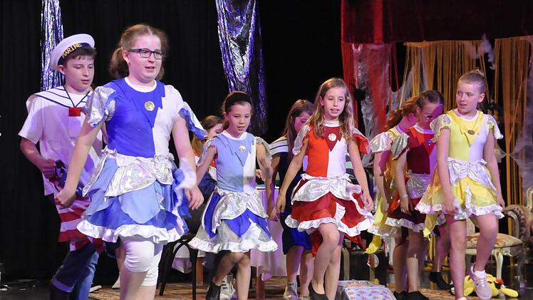 Das Gespenst von Canterville nach Oscar Wild wurde als Kindermusical im Kissinger Kurtheater aufgeführt. Foto: Peter Klopf