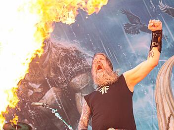 Wikinger, Feuer und Melodic-Death-Metal - das kann nur "Amon Amarth" sein. Werden sie auch bei Rock  im Park 2020 wieder dabei sein? Foto: Matthias Hoch