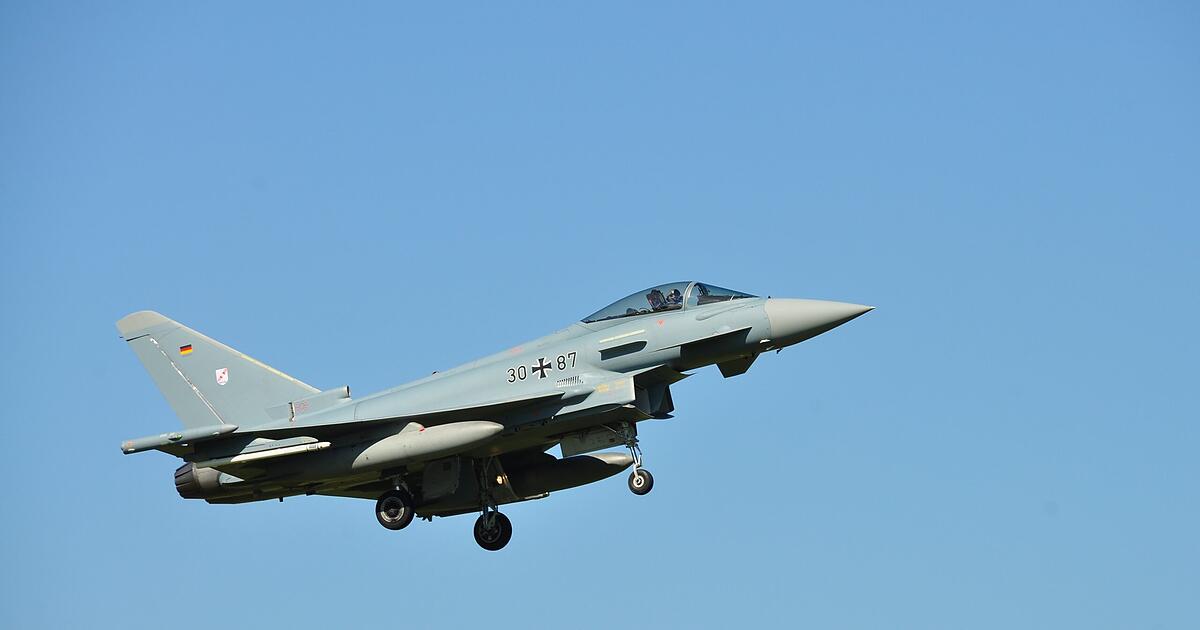 Nuremberg Airport: Bundeswehr fighter jet over the city - | Eurofighter ...