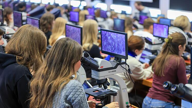 Studierende der Humanmedizin in Leipzig