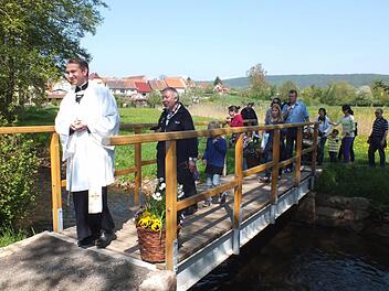 Die siebte Brücke ist eingeweiht. Fotos: Björn Hein