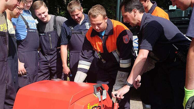 Maschinisten-Ausbildung des Kreisfeuerwehrverbandes im Atemschutzzentrum Oberthulba   Foto: Gerd Schaar