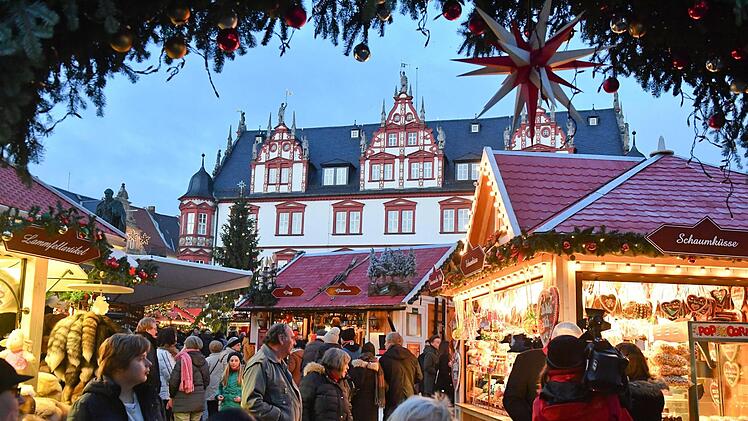 Impressionen von der Eröffnung des Coburger Weihnachtsmarktes. Foto: Ronald Rinklef
