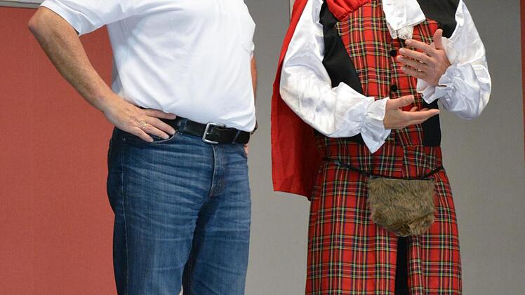 Die Oerlenbacher Theatergruppe führte das Stück "Der Heiler von Oerlenbach"  auf. Björn Hein