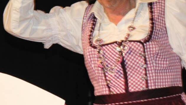 Pater Haagen als Weinkönigin