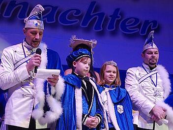 Mitten drin im Geschehen waren das Kinder-Prinzenpaar, Leon I. und Anna-Sophie I., sowie auch ihre Tollitäten Gerald I. und Dirk II.  Foto: Heike Schülein