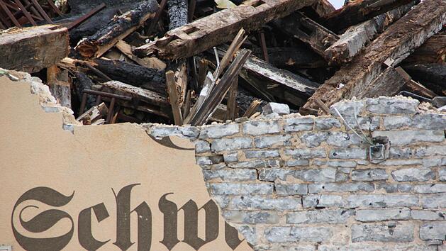 Das einstige Gasthaus an der fr&uuml;heren B 19 wurde Anfang Oktober teilweise abgerissen.  Isolde Krapf