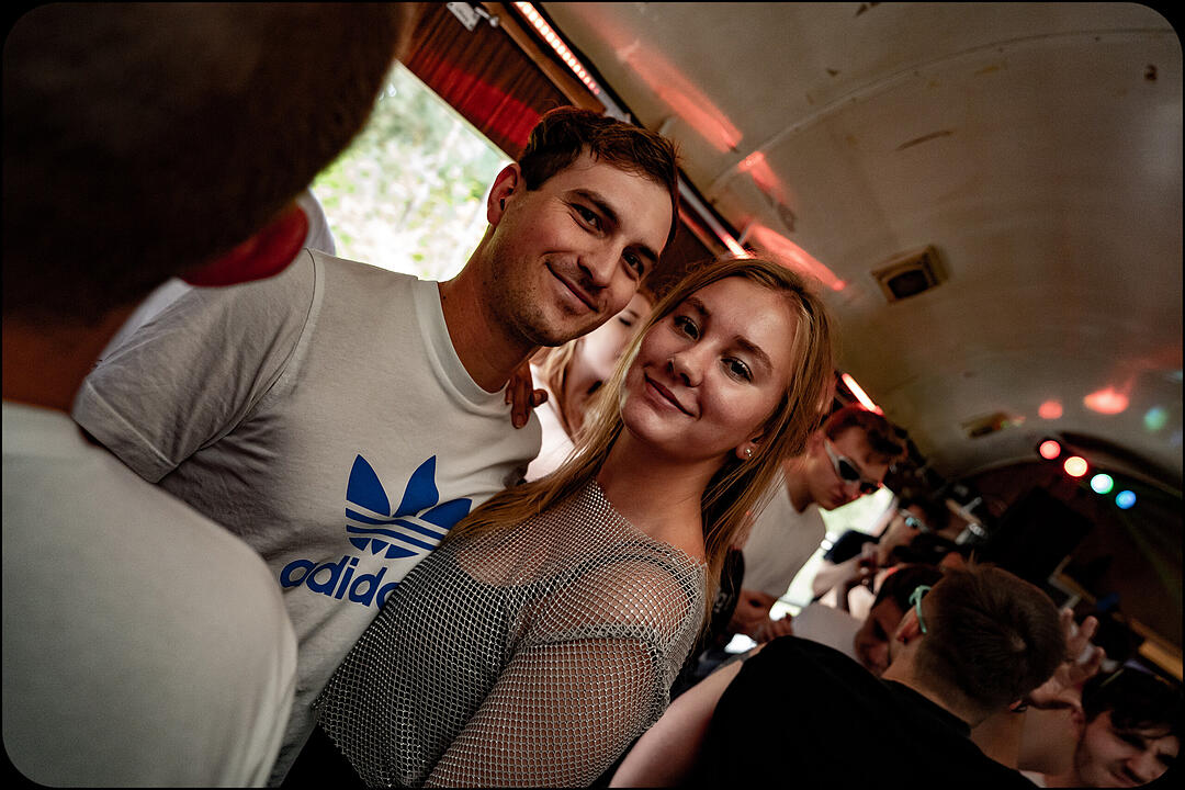 Hard Techno und Trance in drei verschiedenen Party-Waggons!