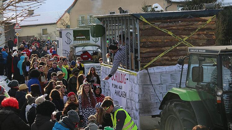 Faschingszug Schwärzelbach  Foto: Gerd Schaar