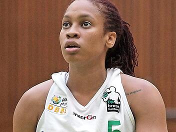Auch an Neuzugang Jamiyah Bethune ist es, bei der DJK Brose ihre jungen Mannschaftskameradinnen zu f&uuml;hren. Foto: sportpress