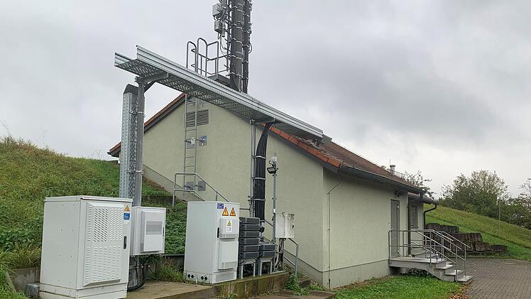 Das Wasserhaus am Hochbehälter auf dem Münnerstädter Karlsberg ist das Herzstück der Münnerstädter Wasserversorgung. Dort soll jetzt eine neue Lagerhalle entstehen.