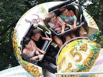 Eine "neue Frisur" gibt es bei einer Fahrt im "Tornado" gratis dazu. "Toller als jedes Cabrio", urteilt Jeanette. Fotos: Josef Hofbauer