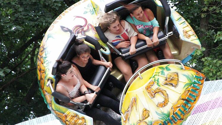 Eine "neue Frisur" gibt es bei einer Fahrt im "Tornado" gratis dazu. "Toller als jedes Cabrio", urteilt Jeanette. Fotos: Josef Hofbauer