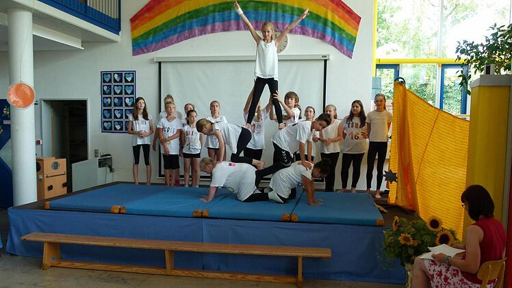 Die Schüler dankten mit spektakulären Darbietungen.