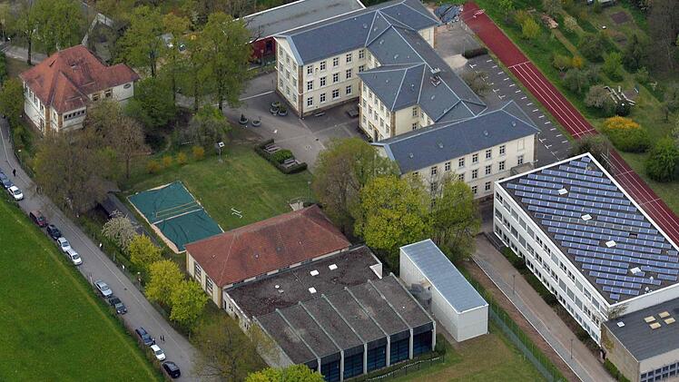 Das E.T.A.-Hoffmann-Gymnasium, das als einzige Schule in Bamberg die Mittelstufe Plus anbietet.  Foto: Ronald Rinklef