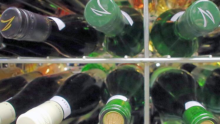 Immer wieder verschwanden jeweils ein oder zwei Flaschen ihres guten Weines aus dem Vorratskeller einer Rentnerin. Symbolfoto: Fredrik von Erichsen/dpa