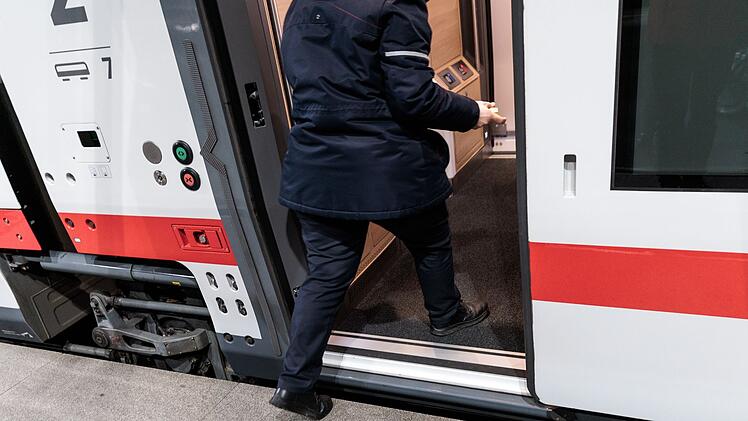Erste Fahrt mit Fahrg&auml;sten des neuen ICE-L der Deutschen Bahn