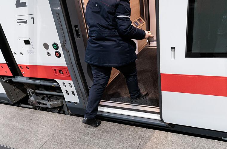 Neuer ICE L der Bahn wird von angemieteten Loks gezogen