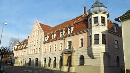 Die 1907 in der Formensprache des Neubarock neu gestaltete Fassade der ehemaligen Mechanischen Weberei Forkel