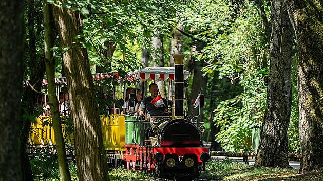 Tiergarten Nürnberg: Kult-Eisenbahn "Kleiner Adler" fährt wieder durch Zoo