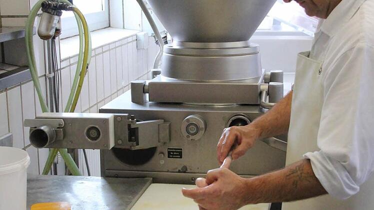 Schon kommt Wurst raus.