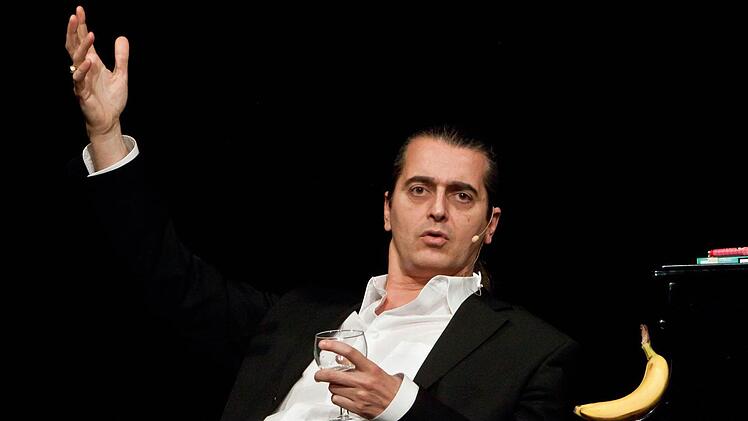 Hagen Rether bei seinem Gastspiel im Coburger Kongresshaus.Foto: Jochen Berger