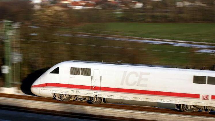 Wenn es nach der Bahn geht, fährt der ICE auf der Neubaustrecke Nürnberg-Erfurt schnell - und an Coburg vorbei. Foto: dpa