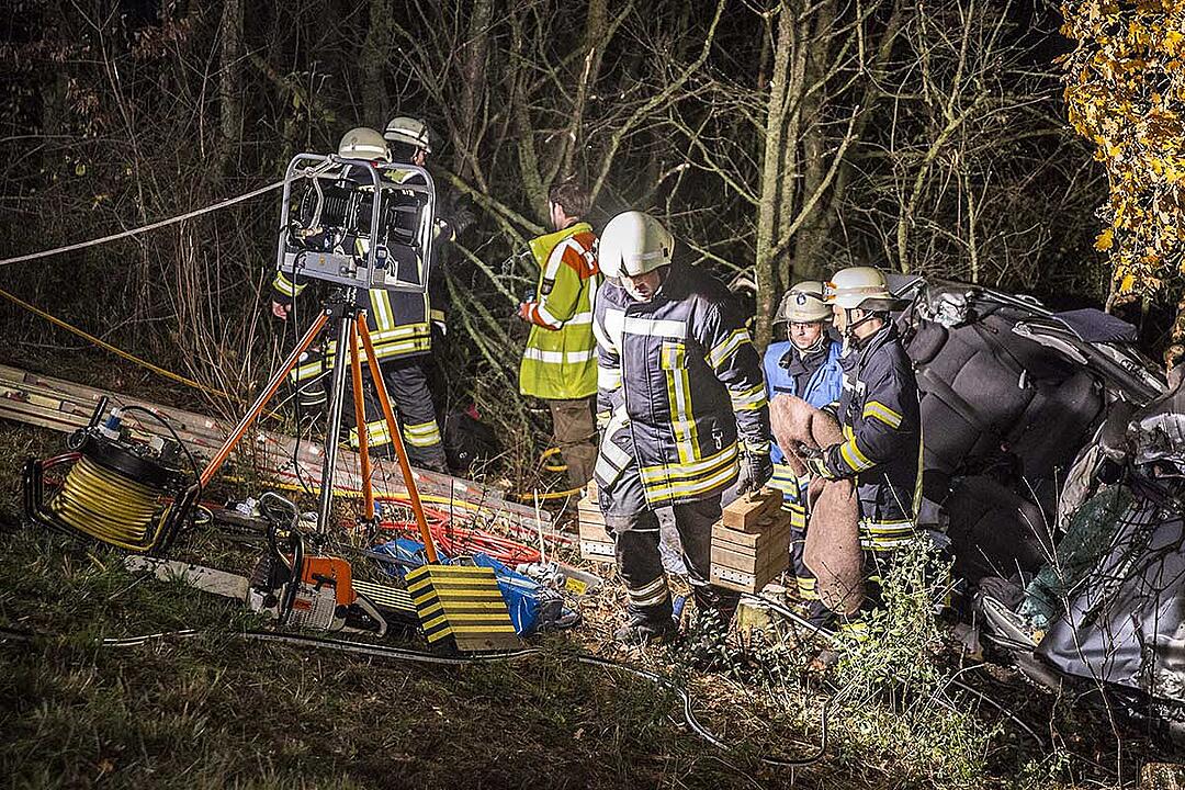 Haßfurt: Fahrer nach Unfall auf der A70 stundenlang eingeklemmt