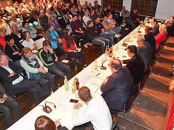 Gut besucht war die Podiumsdiskussion des Fränkischen Tags mit sieben Landtagskandidaten.  Foto: Ronald Rinklef
