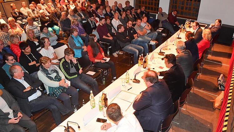 Gut besucht war die Podiumsdiskussion des Fränkischen Tags mit sieben Landtagskandidaten.  Foto: Ronald Rinklef