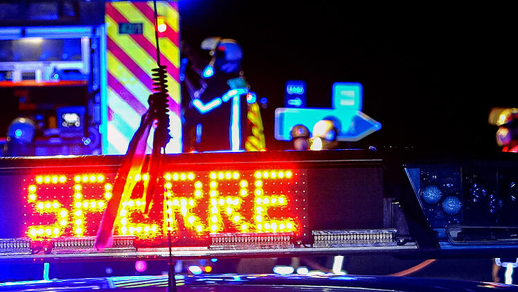 Lastwagen erfasst Fu&szlig;g&auml;nger auf der A3: 55-J&auml;hriger verstirbt an Unfallstelle