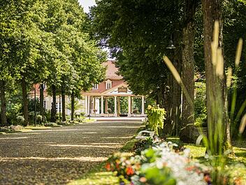 Wegen der Pandemie  musste auch im vergangenen Jahr für viele der Urlaub ausfallen. Das war auch in Bad Bocklet spürbar. Unser Foto zeigt den leeren Kurpark.