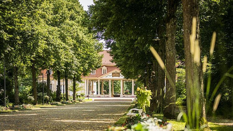 Wegen der Pandemie  musste auch im vergangenen Jahr für viele der Urlaub ausfallen. Das war auch in Bad Bocklet spürbar. Unser Foto zeigt den leeren Kurpark.