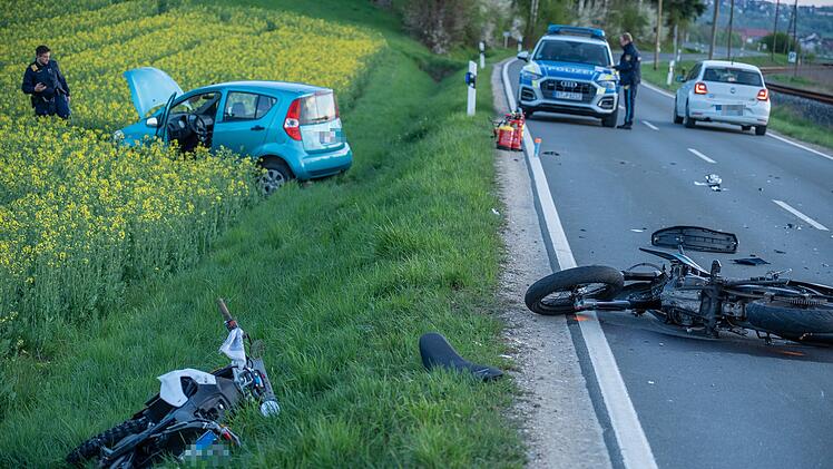 Schwerer Motorradunfall in der Fränkischen Schweiz: Zwei 17-jährige schwerverletzt