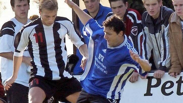 Vor zehn Jahren kickte Ren&eacute; Schrettenbrunner im Trikot des SV Buckenhofen in der Bezirksoberliga (hier gegen die SpVgg He&szlig;dorf). Am Sonntag trifft er mit dem TSV R&ouml;ttenbach auf seinen fr&uuml;heren Verein. Dort ist Helmut Wolff Trainer, der 2008/2009 vier Eins&auml;tze in R&ouml;ttenbachs Reserve hatte.  Foto: Archiv