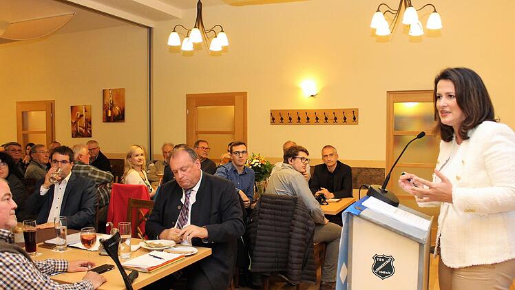 Michaela Kaniber kam aus dem Rechtfertigungsmodus kaum noch heraus.    Foto: Evi Seeger