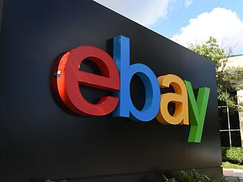 Ebay-Logo vor Hauptquartier