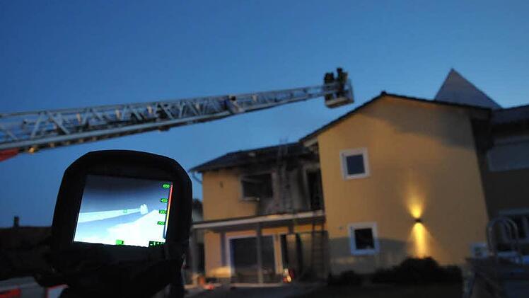 Die Bauweise des Hauses erschwerte die Löscharbeiten in Burgstall. Foto: Roland Meister