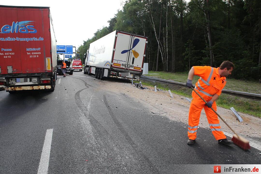 Unfall mit mehreren Fahrzeugen auf der A6 bei Nürnberg-Langwasser
