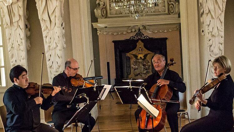 Unter dem Motto "Von der Wiener Klassik zum Wiener Walzer" stand das Abschlusskonzert der Coburger Johann Strauss Musiktage mit dem Bamberger Streichquartett im Riesensaal der Ehrenburg.Foto: Jochen Berger