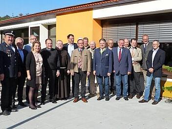 Viele Gäste kamen zur Einweihung des Guttenberger Dorftreffs. Foto: Klaus-Peter Wulf