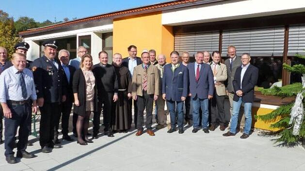 Viele Gäste kamen zur Einweihung des Guttenberger Dorftreffs. Foto: Klaus-Peter Wulf