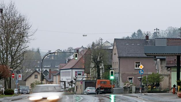 Nach der Er&ouml;ffnung der Umgehungsstra&szlig;e wird auf der jetzt weniger befahrenen Ortsdurchfahrt durch Untersteinach zuweilen viel zu schnell gefahren.