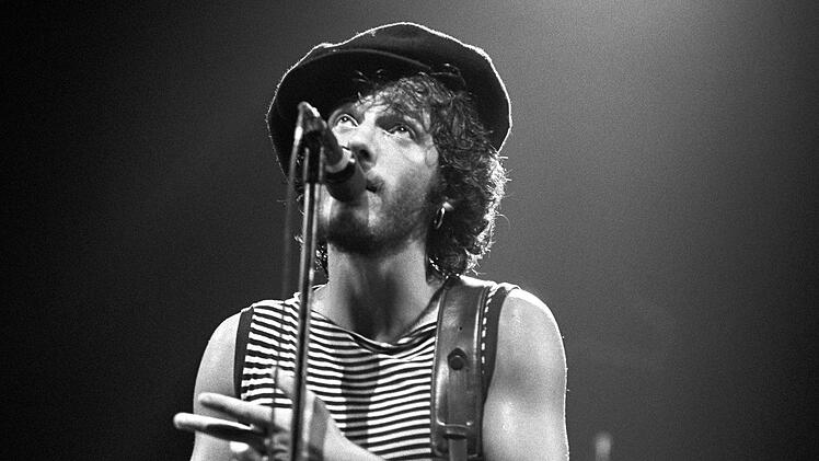 Beobachter und Barde des amerikanischen Lebens: Bruce Springsteen tritt am 22. August 1975 mit der E Street Band im Alex Cooley's Electric Ballroom in Atlanta, Georgia, auf.