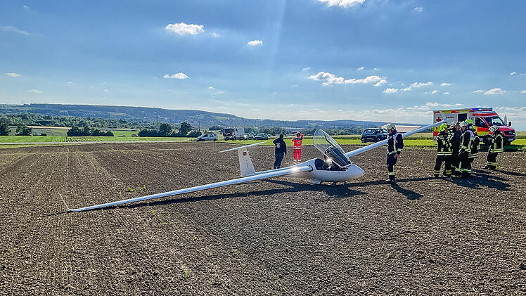 Dreifache Notlandung: Drei Segelflieger m&uuml;ssen zeitgleich neben der A73 notlanden
