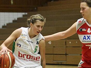 Leistungstr&auml;gerin Liisi Sokman (l.) und ihr Team haben sich gegen die Rhein-Main Baskets einen Heimsieg vorgenommen. Foto: sportpress