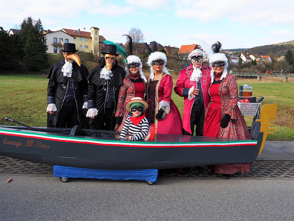 Wildes Faschingstreiben in Steinach an der Saale.
