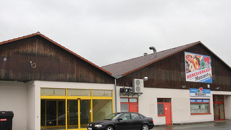 nde November soll ein Sonderpreis-Baumarkt den alten Rewe-Lebensmittelmarkt in der Kronacher Straße beziehen.Sonny Adam