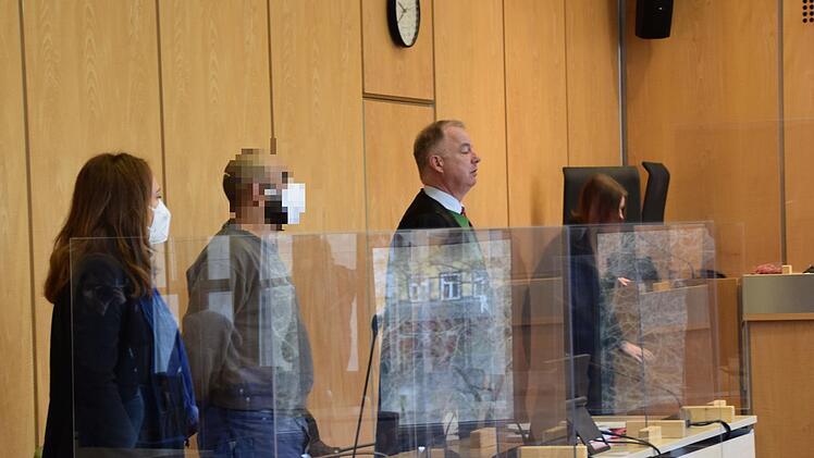 Im Verfahren wegen versuchten Totschlags gegen Abedelgabar A. fiel am Freitag das Urteil im Landgericht Coburg.  Foto: Daniela Pondelicek
